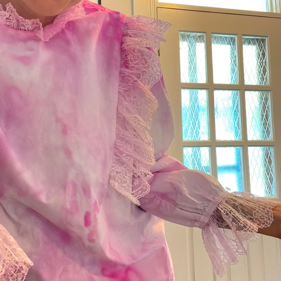Vintage pink and white lace trimmed blouse size medium - Picture 4 of 15